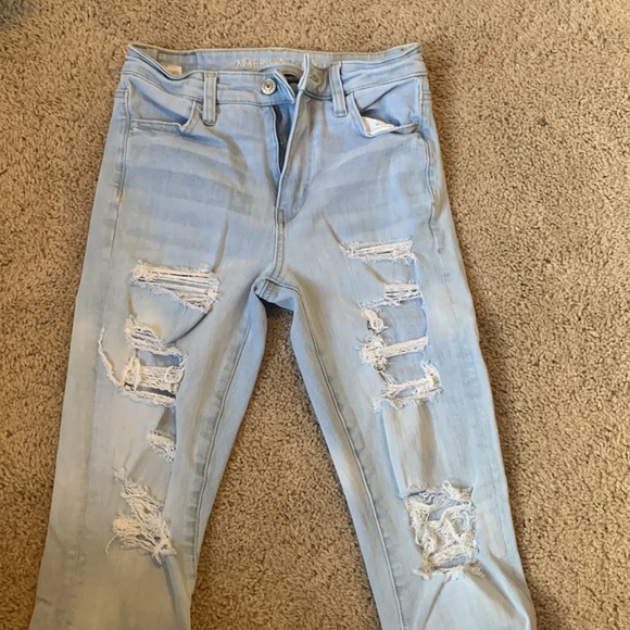 American Eagle light wash ripped skinny jeans - Picture 3 of 3